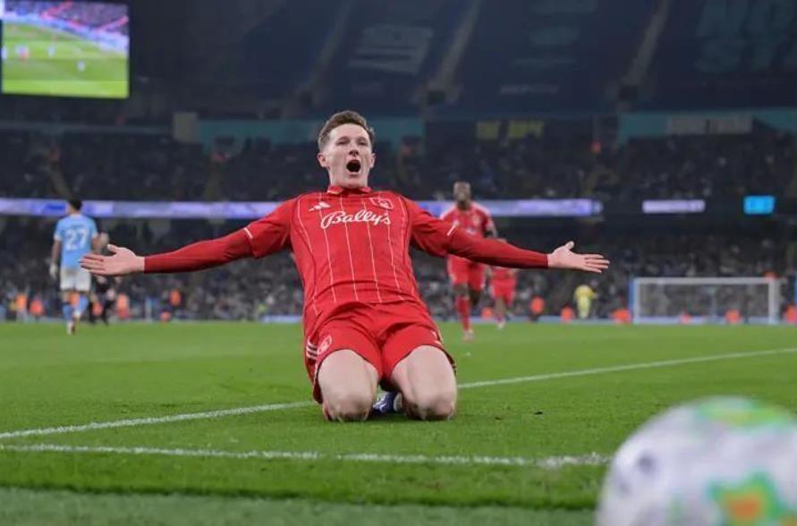 球速体育 (中国)官网-最全体育赛事直播与即时数据-英超争冠再起波澜！保级队化身冠军判官，从曼城手中抢走关键一分